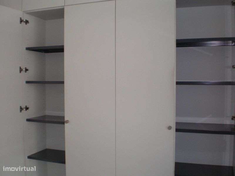 Arrenda-se loja junto à universidade da Covilhã - Grande imagem: 5/8