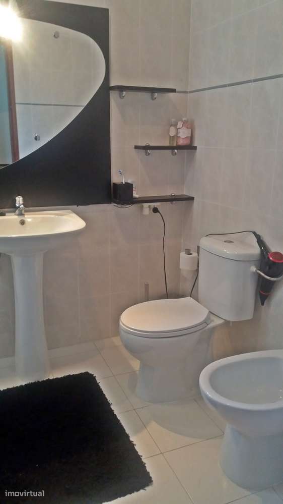 Apartamento T3, com boas áreas, numa praceta calma e acolhedora.-6