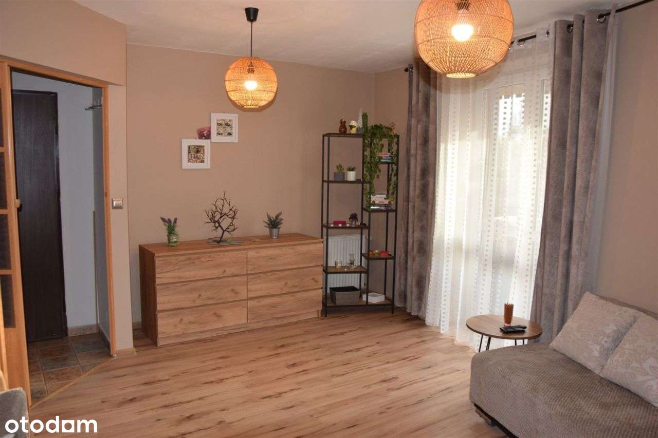 z tarasem Klimatyczne 37,20m,K.Kołłątajowskiej.2001r,Dzwoń.-0