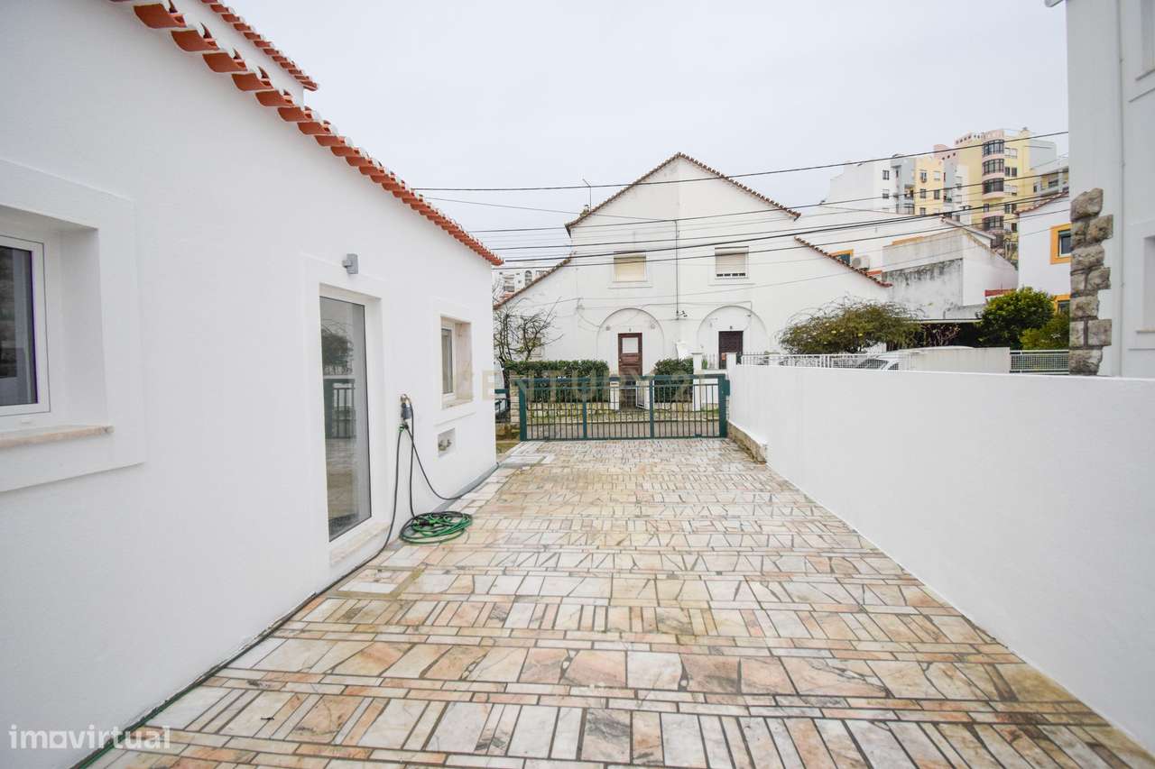 MORADIA T2 com Jardim * Bairro tranquilo em Cova da Piedade Almada-29