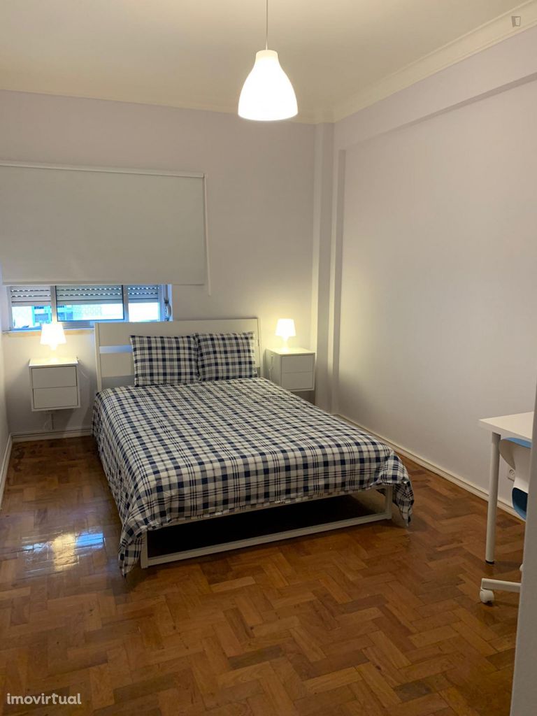 428282 - Quarto com cama de casal em apartamento com 3 quartos