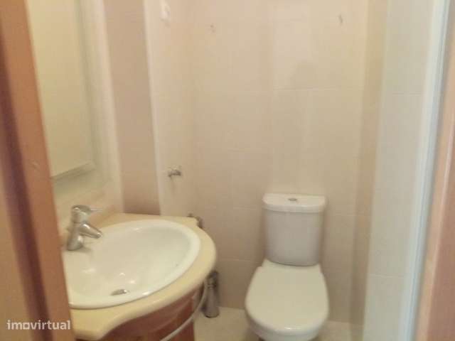 Apartamento t2+1 Duplex bem Localizado no Cartaxo-12