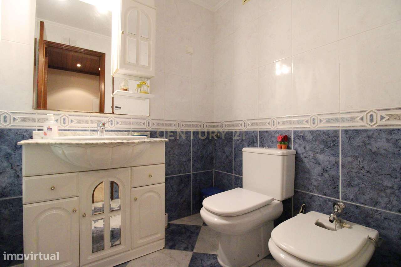 Apartamento T3 em  Santa Marta Do Pinhal com Parqueamento e Arrecadaçã-8