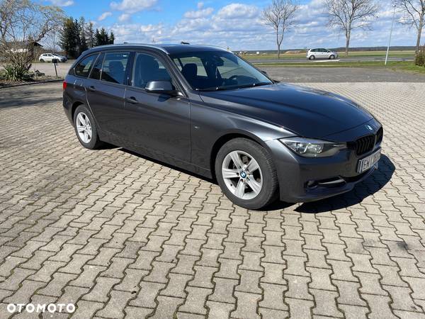 BMW Seria 3 318d Touring Sport Line - 10