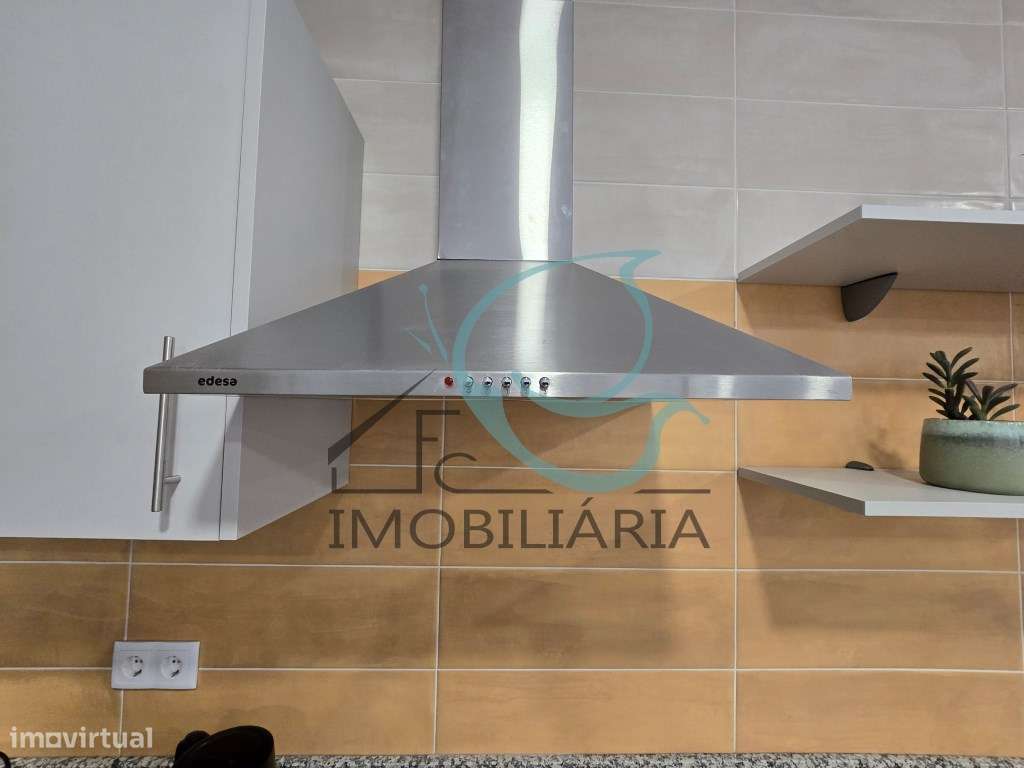 EXCLUSIVO - Excelente moradia de 2 pisos, com licença AL-18