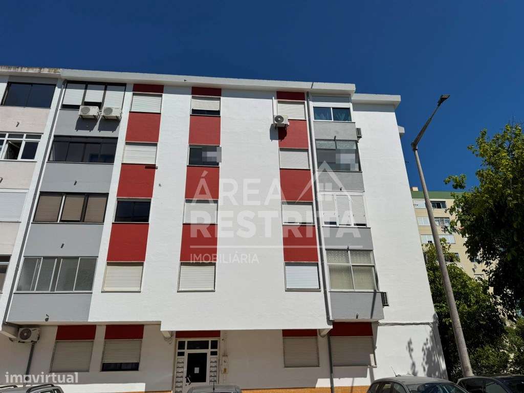 Apartamento T2 no Estádio da Medideira, Amora-24