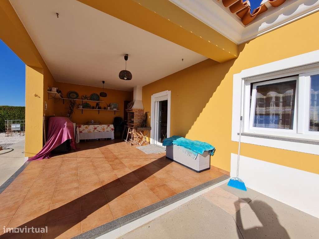 Vende-se moradia T8 junto á Praia da Assenta-51