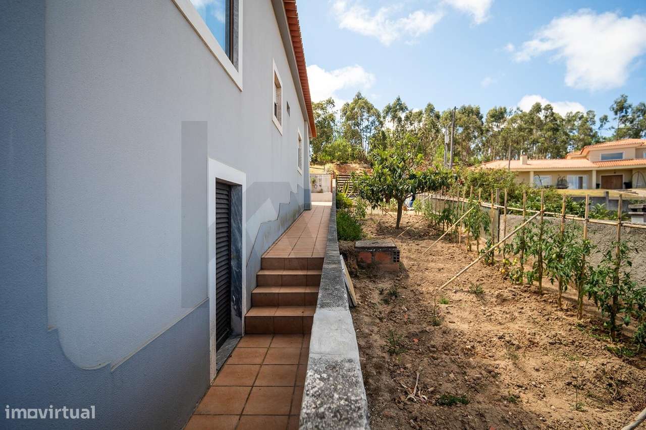 Moradia T3 com Pavilhão de 198 m2 e Terreno de 976 m2 | Fonte Grada, T-21