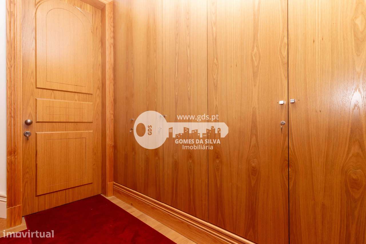 Apartamento T1 - 2º piso trás - Grande imagem: 3/23