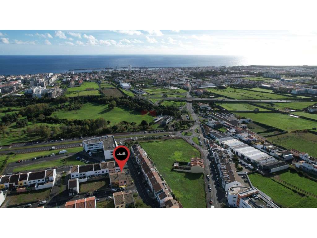 Moradia V4+1 próximo do Parque Urbano, São Pedro, Ponta Delgada-28