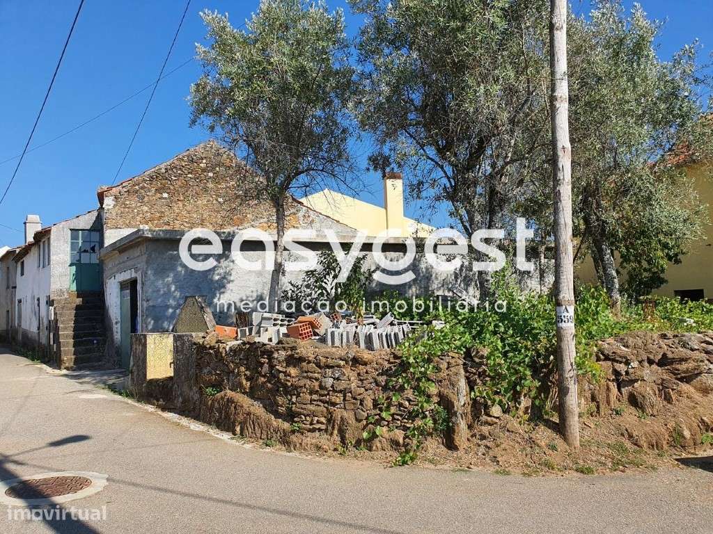 Moradia para recuperar com projeto aprovado localizada em Lourosa - Grande imagem: 4/24