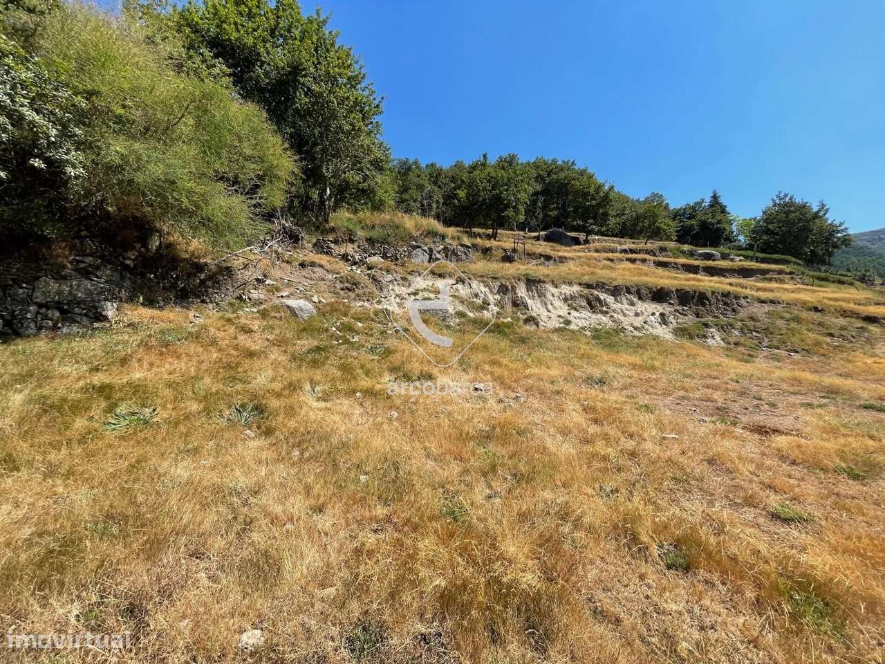 Propriedade com moradia recuperar, 4.700m2 de terreno, vistas excelent-30