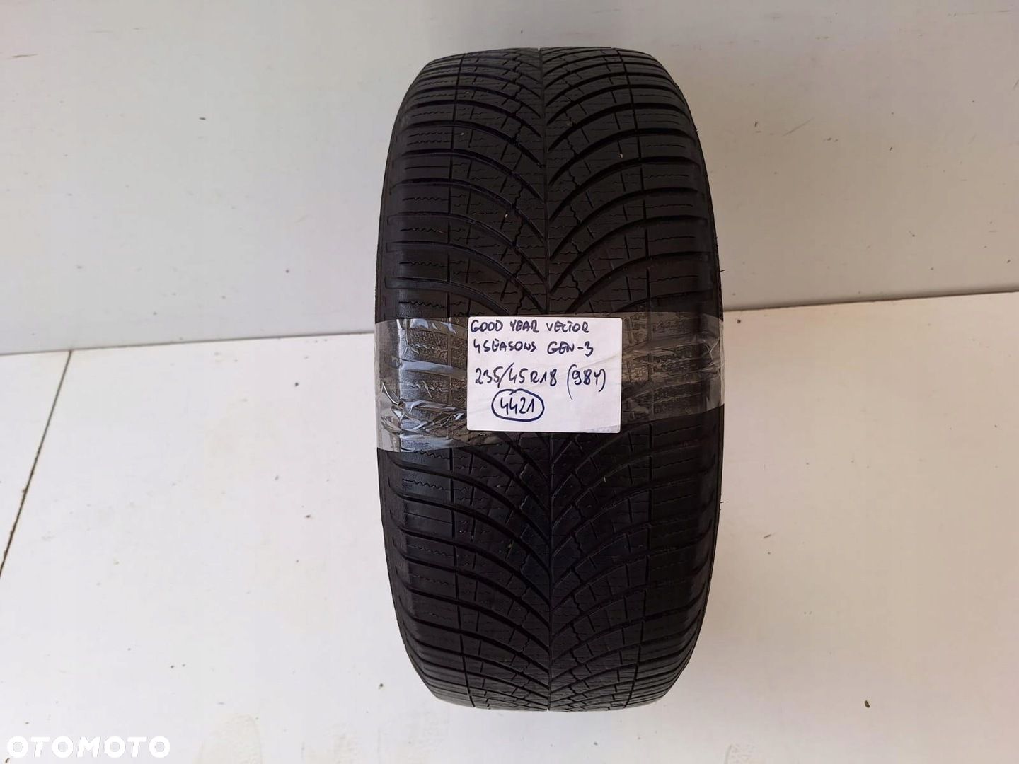 GOODYEAR VECTOR 4SEASONS GEN-3 OPONA 235/45 R18 98Y - 1