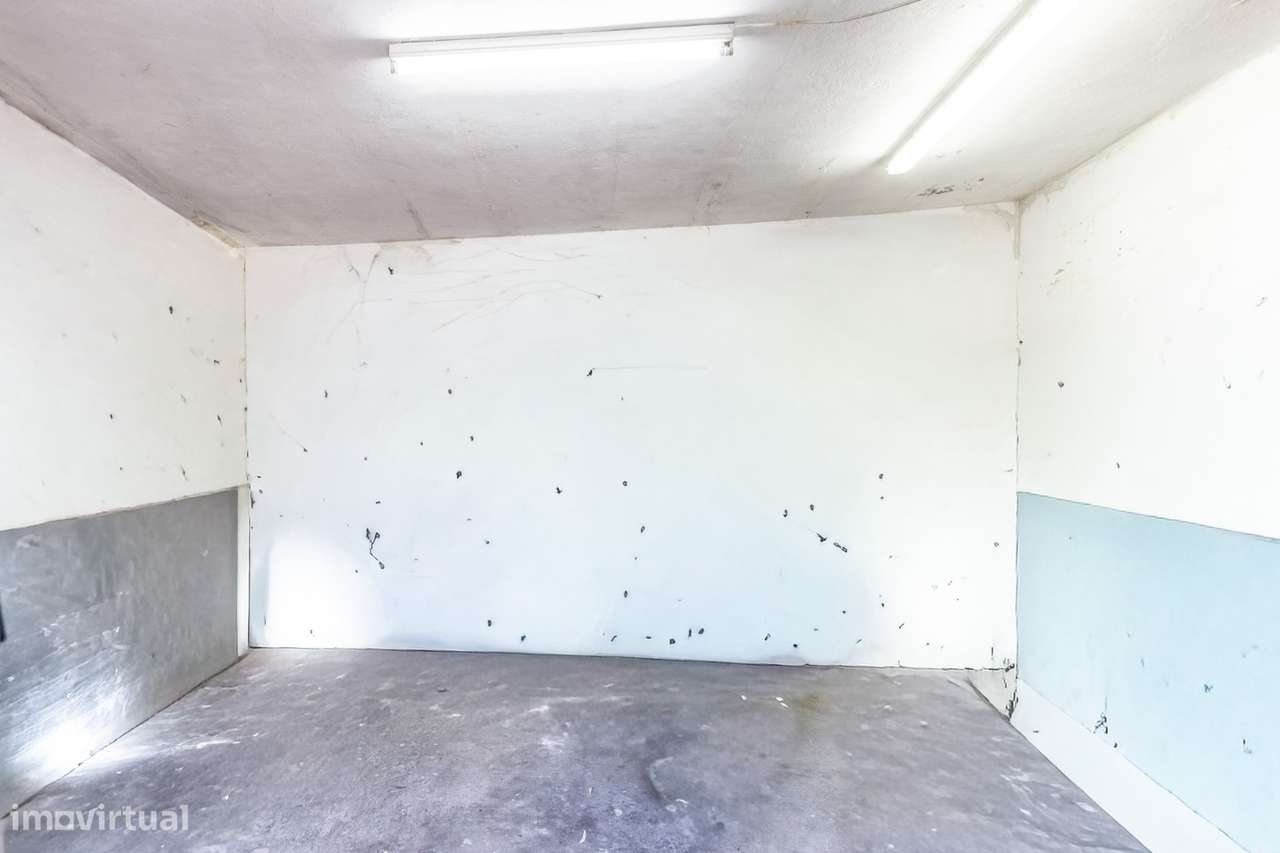 Moradia T2+2 com Anexo Independente, Garagem, Terraço e Adega.-26