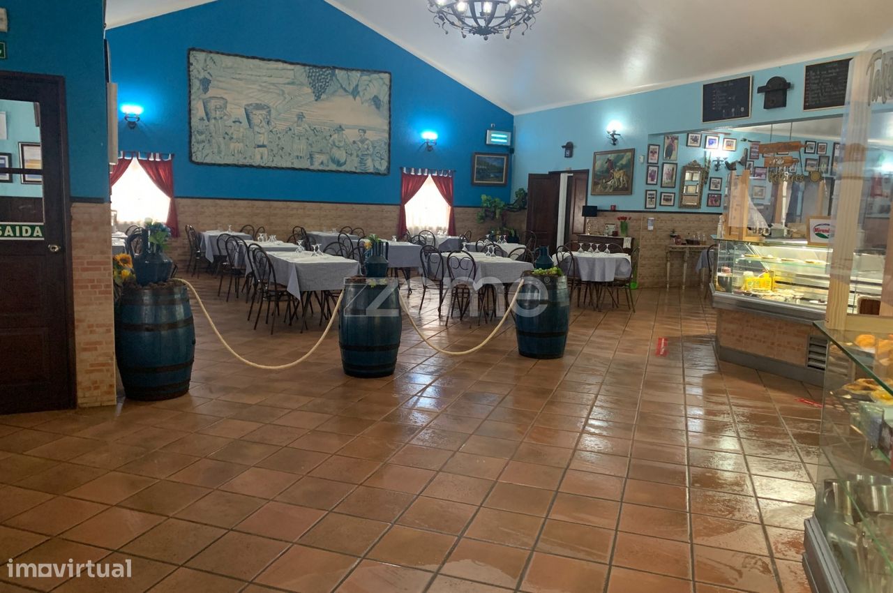 Excelente Restaurante, muito bem localizado com 2 moradias e zona d... - Grande imagem: 1/21