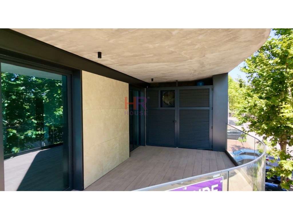 Vende-se Fantástico T2 com terraço privativo-46