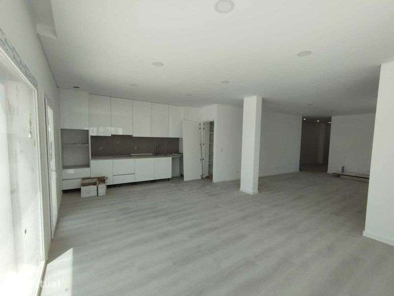 Moradia Nova - T4 em Camarate com Garagem e com lote de 456,62m2 - Grande imagem: 4/11