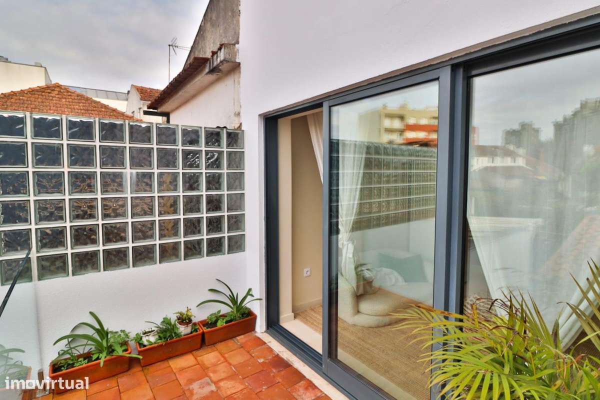 Prédio com 3 apartamentos renovados - Grande imagem: 4/21