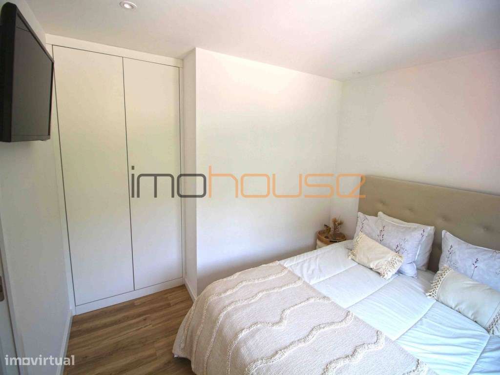 Quinta com Casa Remodelada e Antigo Moinho de Água Junto a Ribeiro-9