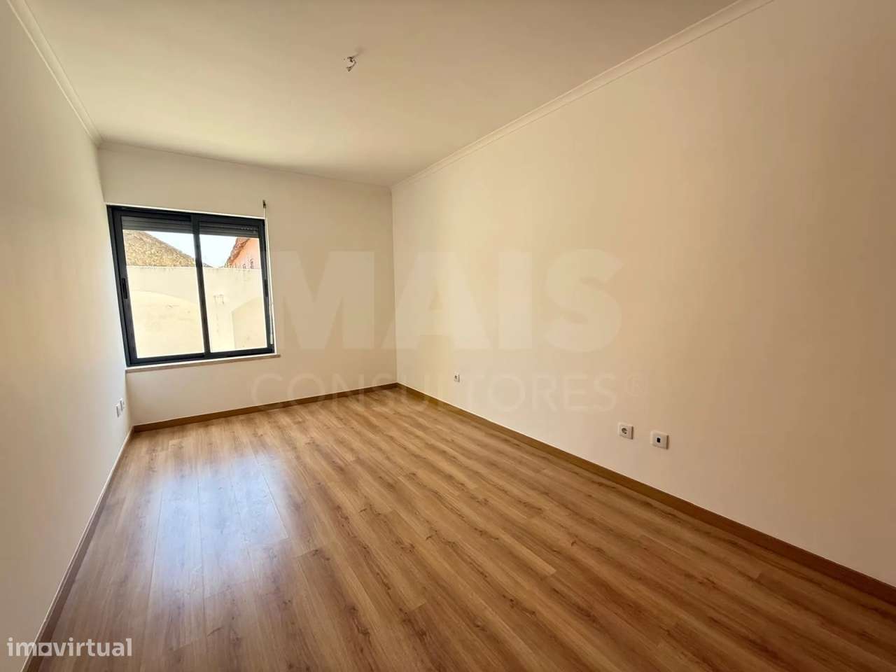 Apartamento T2 Semi-Novo | Terraço | Garagem | Bombarral-10