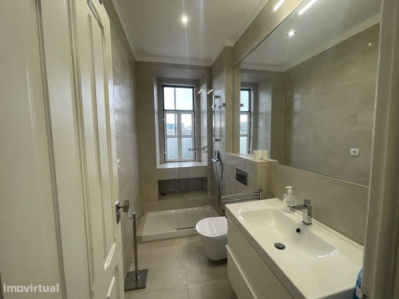 Excelente T2 para venda ao pé de Sete Rios-7