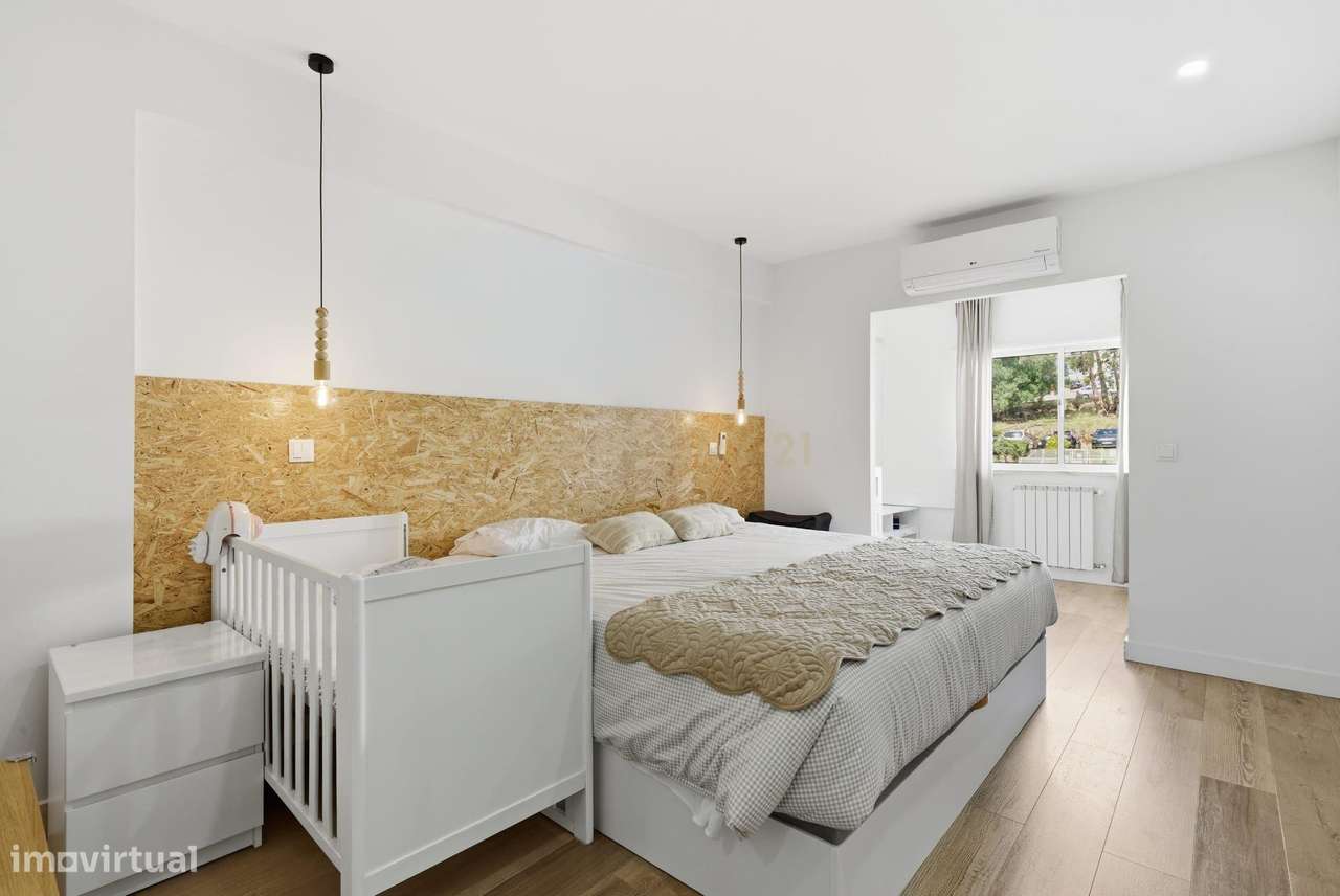 Apartamento T2 Totalmente Renovado com Estacionamento-9