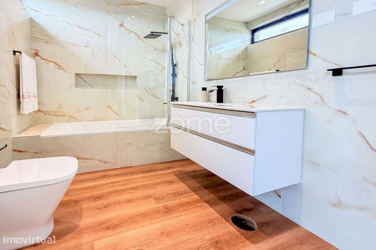 Moradia T4 Premium com jardim e garagem na Lagoa - Grande imagem: 3/36