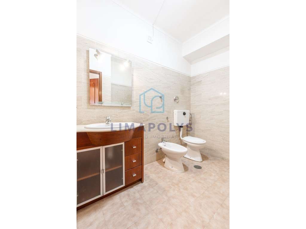 Apartamento T1 com terraço privado e vista de mar-9