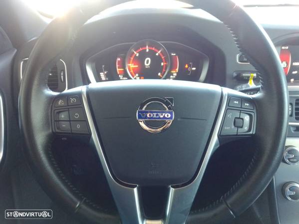 Volvo V60 2.0 D2 Momentum - 18