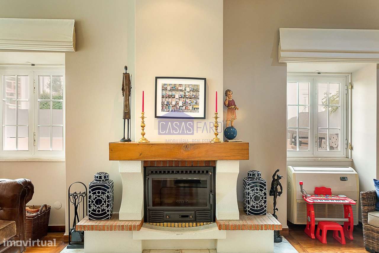 Imponente Moradia V3 de 3 pisos na zona da Avenida 5 de Outubro em Far-5
