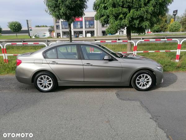 BMW Seria 3 318d xDrive Luxury Line - 14