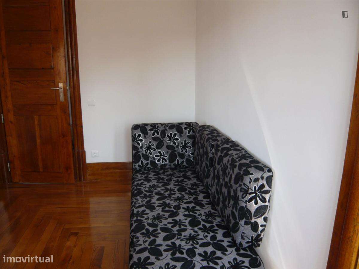 Quarto - localizado em Cidral Coimbra - Grande imagem: 4/10