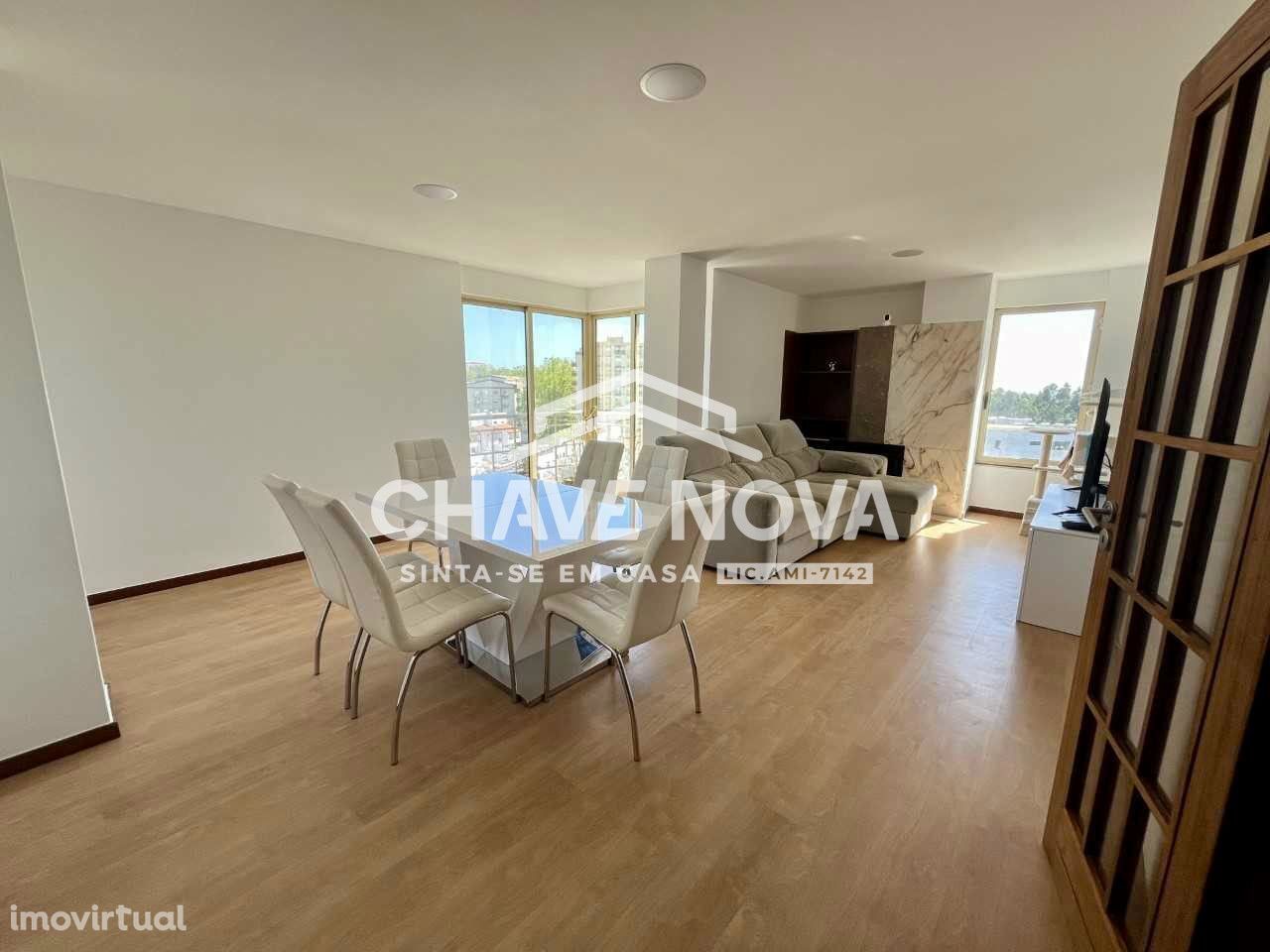 Apartamento T2+1 em Sta Marinha com Vista Mar (Hospital privado Gaia)