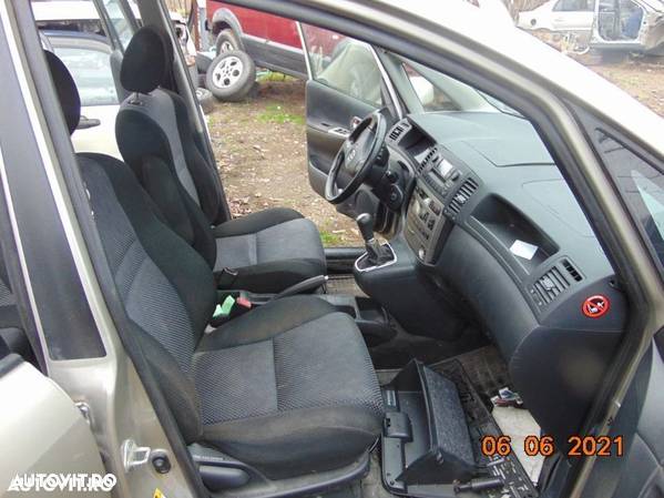 Scaune Toyota Corolla Vers 2002-2004 scaun fata banchete spate dezmmbrez scaun 100lei/bancheta 200le - 2