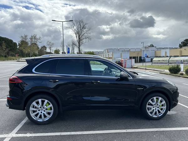 Porsche Cayenne S E-Hybrid - 4