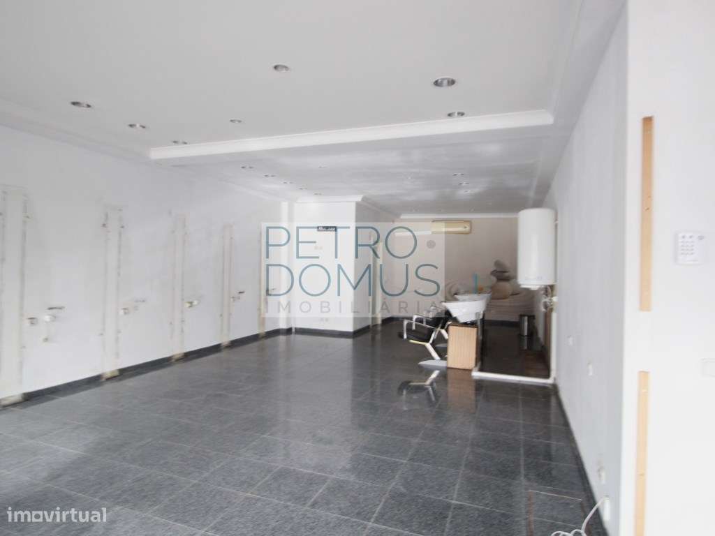 LOJA R/C COM 94 M2 - CENTRO DE LEIRIA - Grande imagem: 2/15