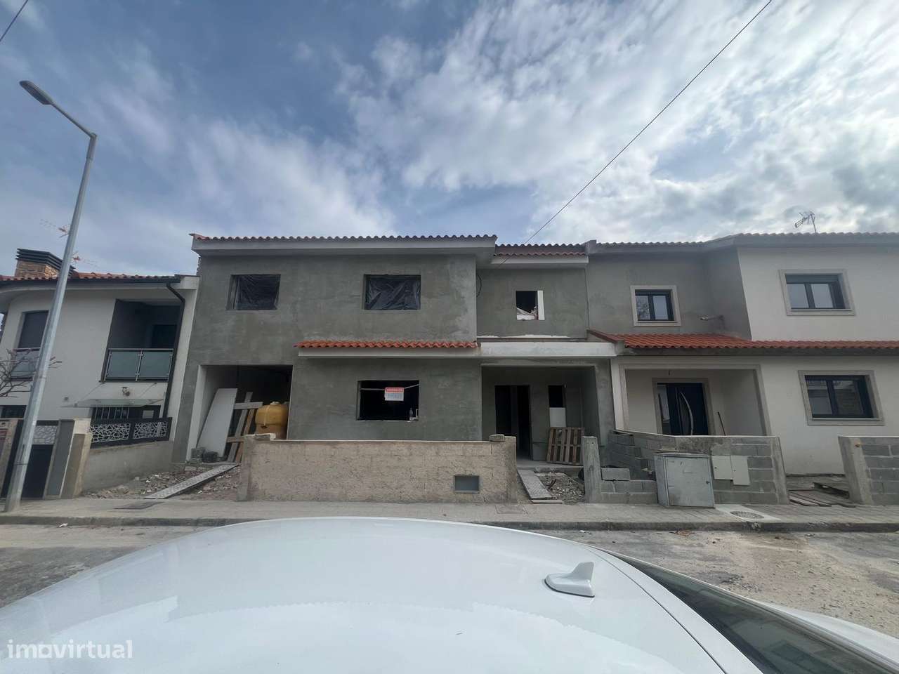 Moradia T4 em Fase Final de Construção com Piscina — Centro de Chaves-33