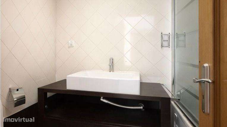 T2 com arrecadação e elevador Feijó, Almada-12