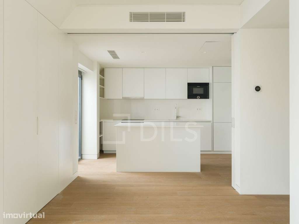 Penthouse T3 com varanda ampla e garagem privada, em Lisboa-19