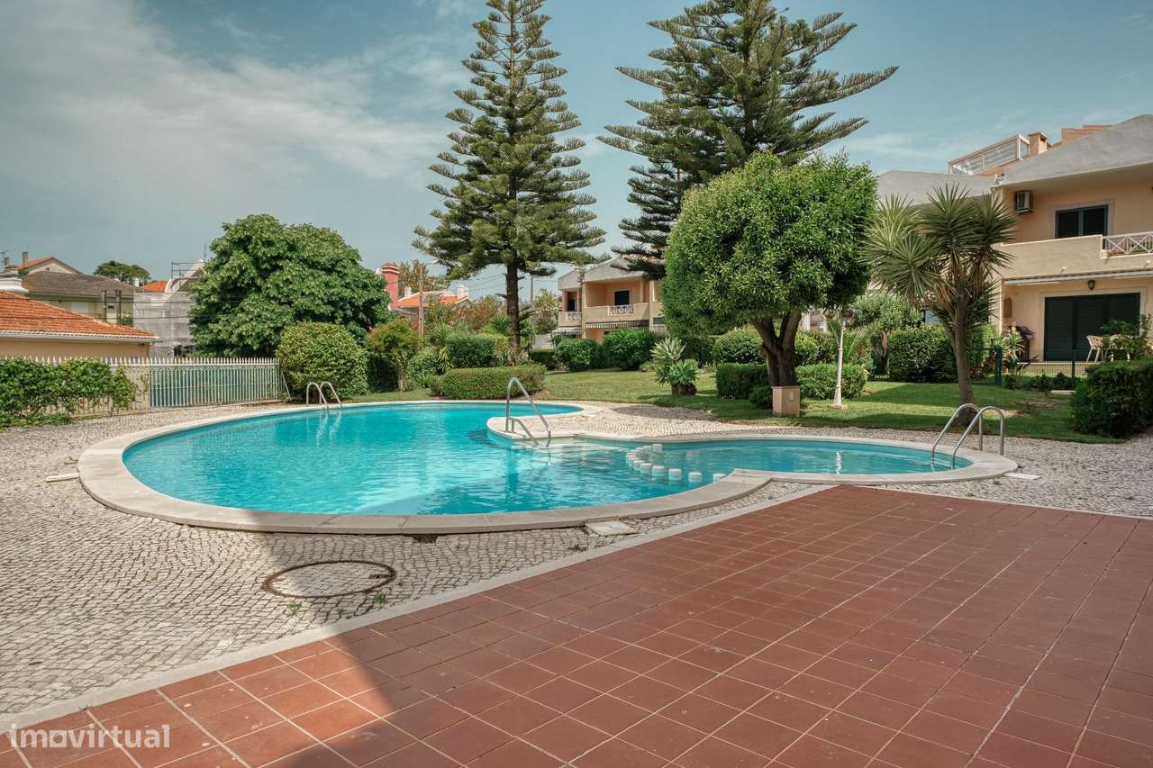 T2 Remodelado com Piscina a 500m da Marginal, Monte Estoril-19