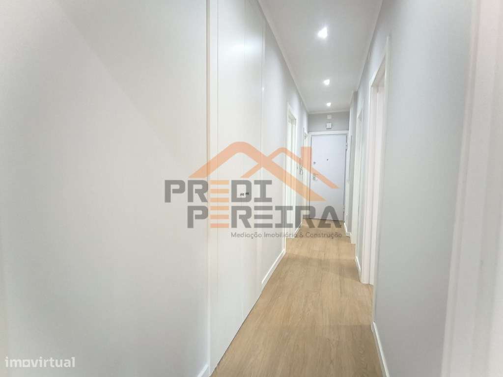 Situado em Odivelas, T3 remodelado.-9
