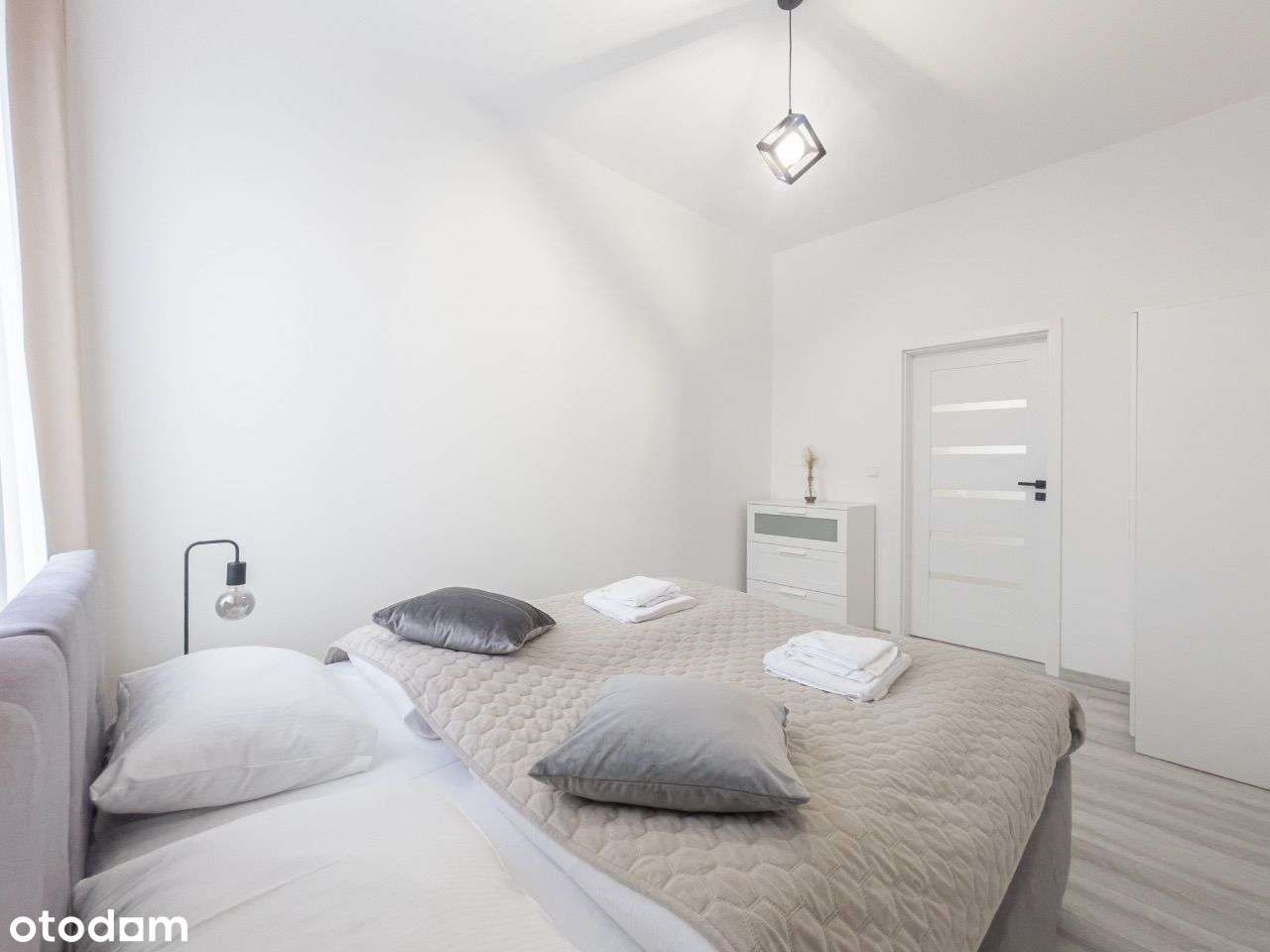 Przestronny Apartament z 2 Sypialniami i Balkonem-4