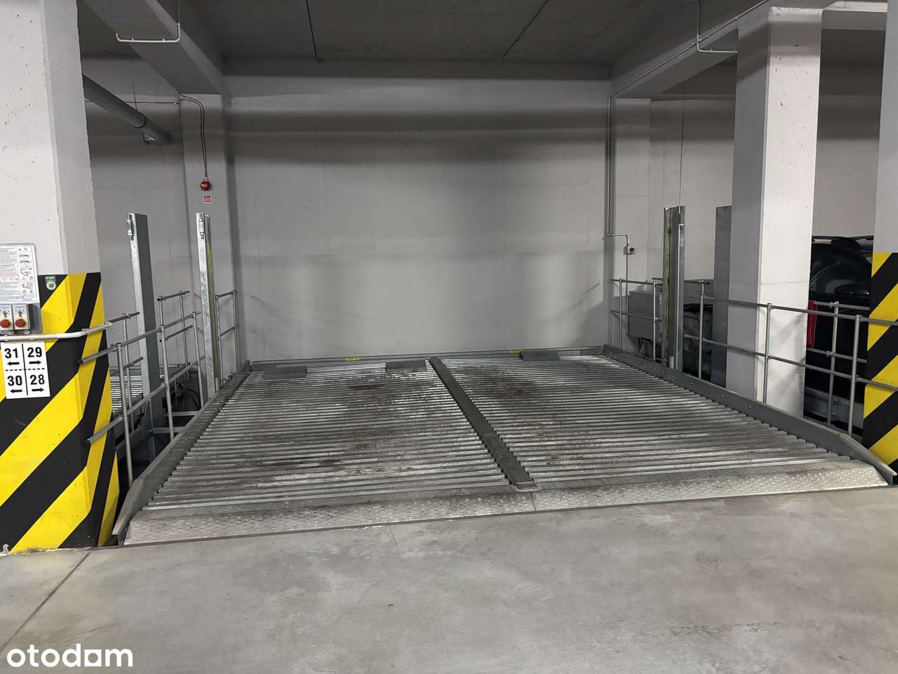 Miejsca postojowe na platformie ul. Jesionowa-1