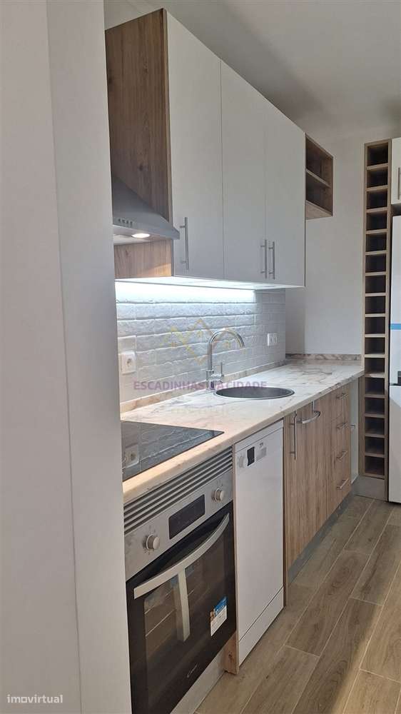 T2 Remodelado a Estrear com Terraço Privativo em Campolide - Grande imagem: 5/28