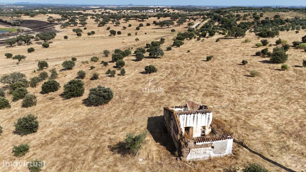 Oportunidade Única no Coração do Alentejo - Monte com Ruína Próximo da - Grande imagem: 2/11
