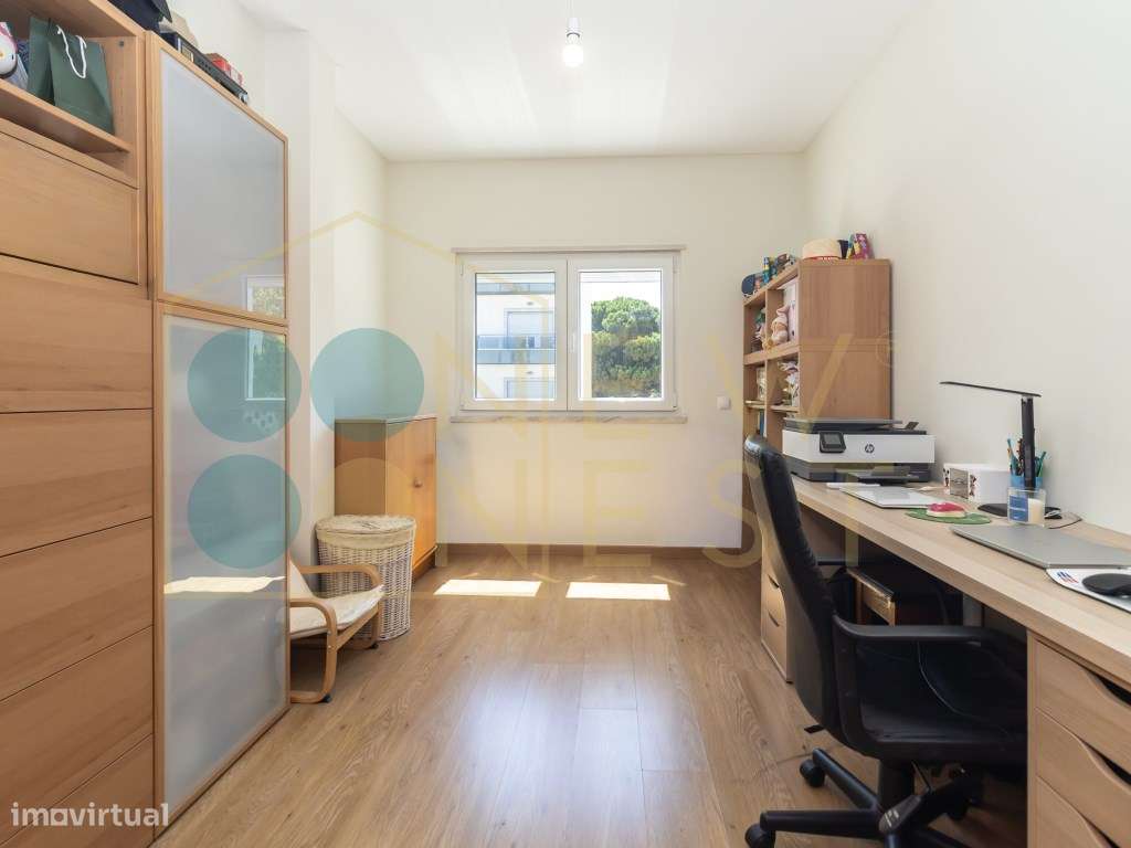 Apartamento T4 com Terraço, 3 varandas, 2 Parqueamentos e Arrecadaç...-31