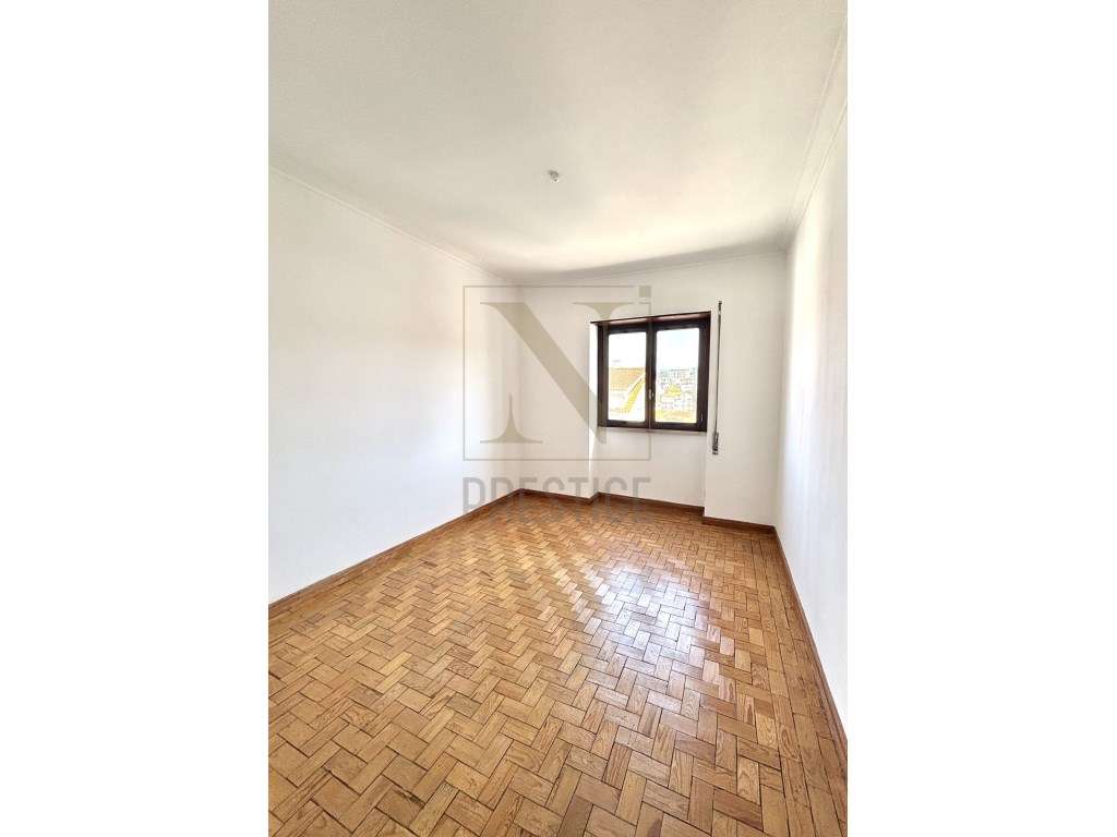 Apartamento T4 no Bairro Norton de Matos-10