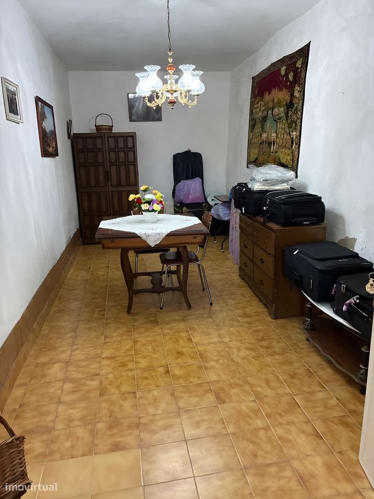 Moradia T5 Isolada com Jardim e Varanda-25
