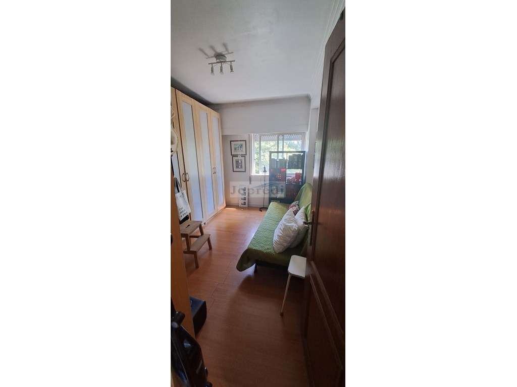 T3 com garagem e arrecadação na Estrada Portela em Carnaxide-6