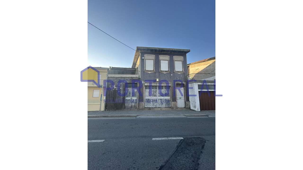 Prédio / Armazém em Milheirós-13